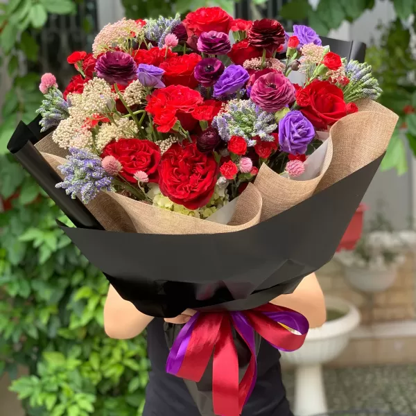 Bó Hoa tông màu đỏ tím