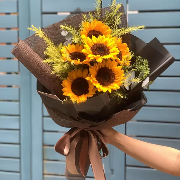 Bó Hoa 6 bông hướng dương + lá hoàng kim