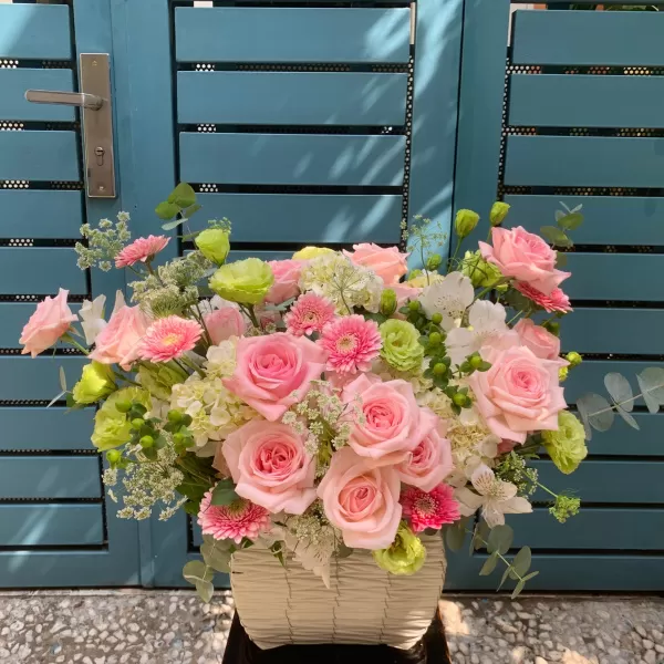 Giỏ Hoa hồng nhạt